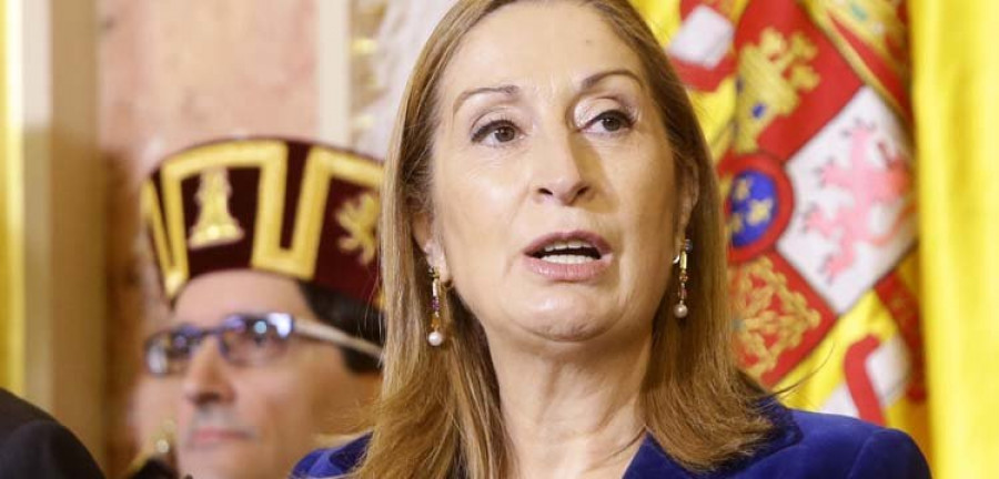 Ana Pastor avisa de que la Carta Magna es “de todos” y no puede hacerse solo “para algunos”