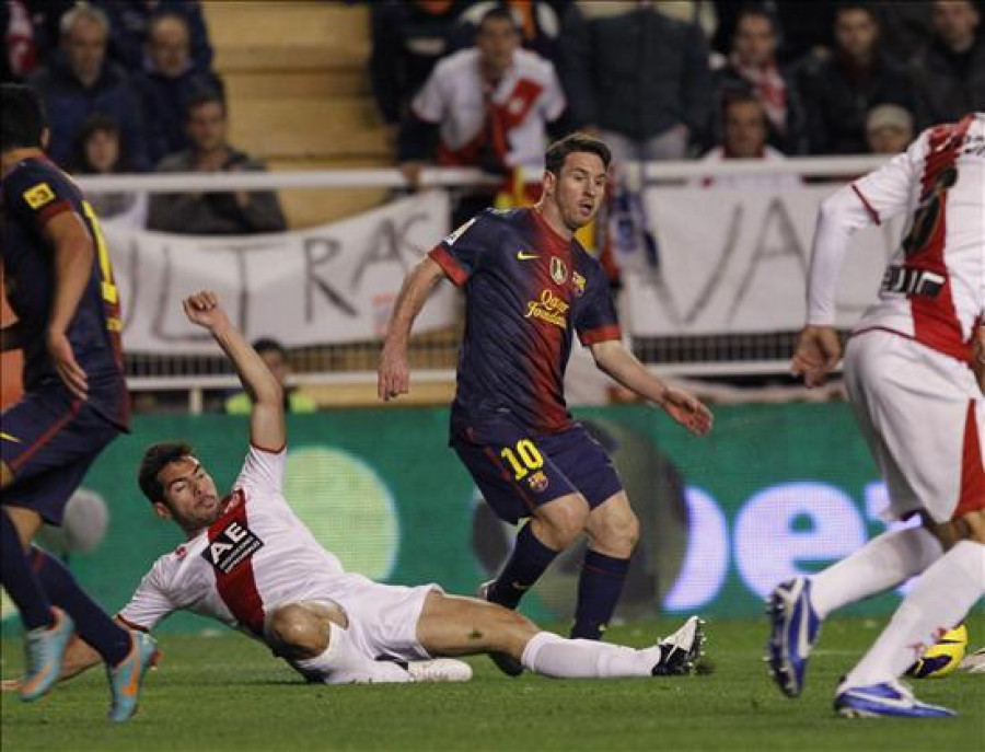 Messi accede al 'top 10' de goleadores de la historia de la Liga