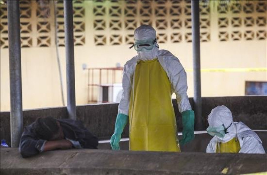 Dos sanitarios superan el ébola en Liberia tras recibir el suero experimental
