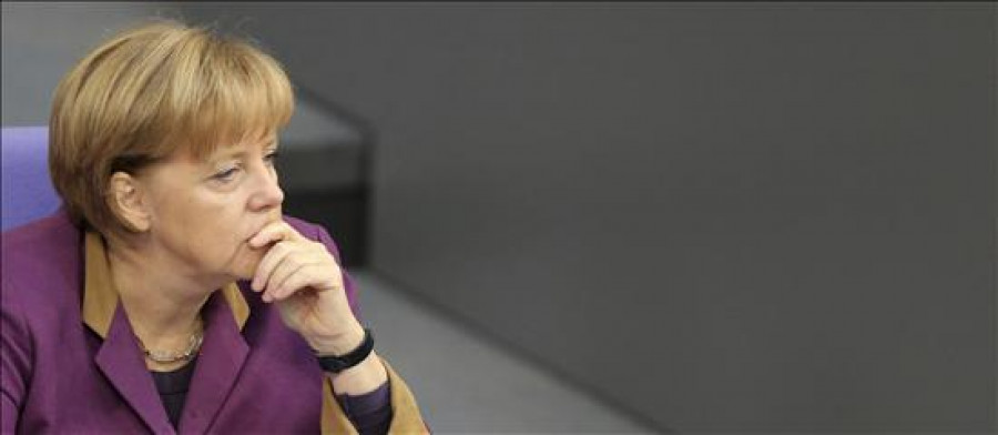 Merkel plantea incrementar los recursos del fondo de rescate para Grecia