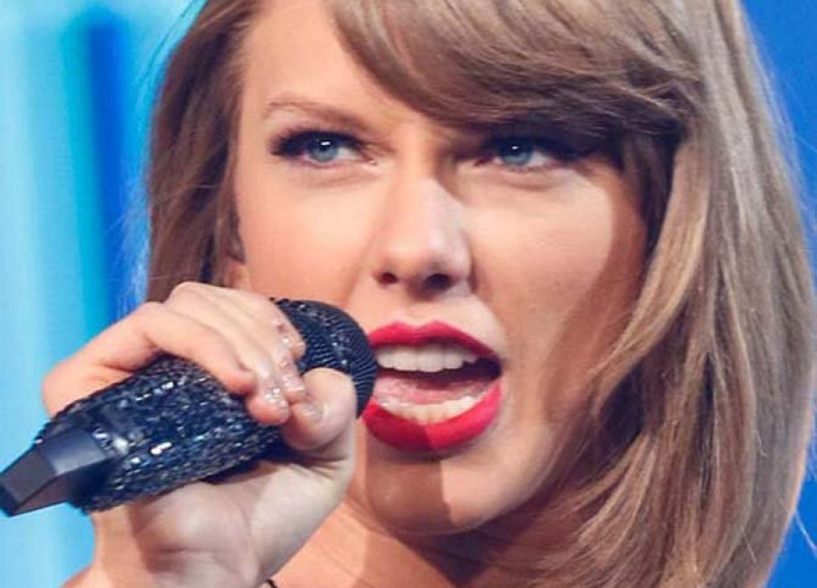 Taylor Swift estrena con éxito 'Out of the Woods'