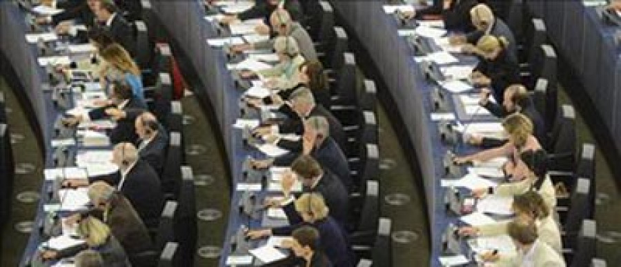 Eurodiputados aprueban una corrección de 2.700 millones en el presupuesto de la UE de 2013