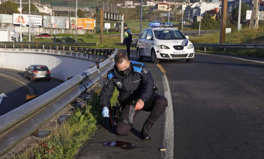 Las placas de hielo provocan un reguero de incidencias en la ciudad