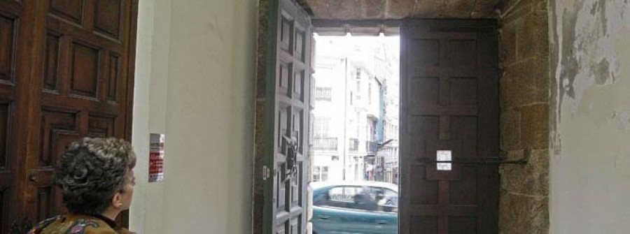 Los inquilinos de la Casa del Consulado reclaman sus derechos ante la cesión