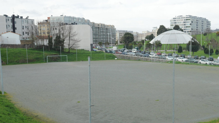 Los niños de Eirís tienen que coger dos autobuses para jugar al fútbol