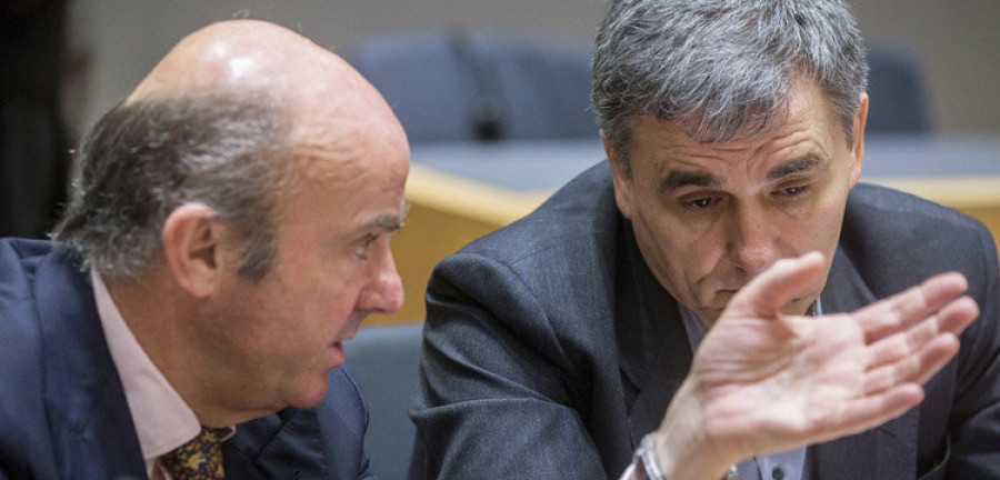 De Guindos dice que España cumplirá “con holgura” el déficit que estaba previsto para 2016
