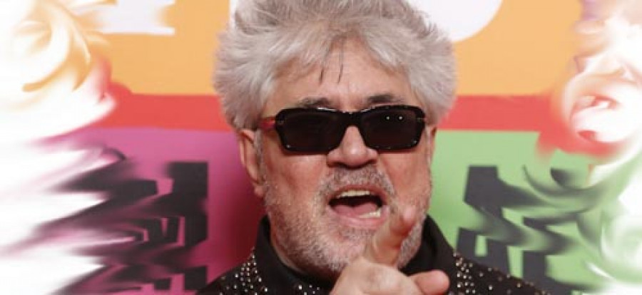 Pedro Almodóvar anima a bailar  la coreografía de su última película