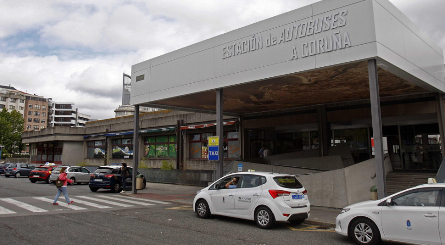 La estación de autobuses cumple 45 años a la espera de su traslado
