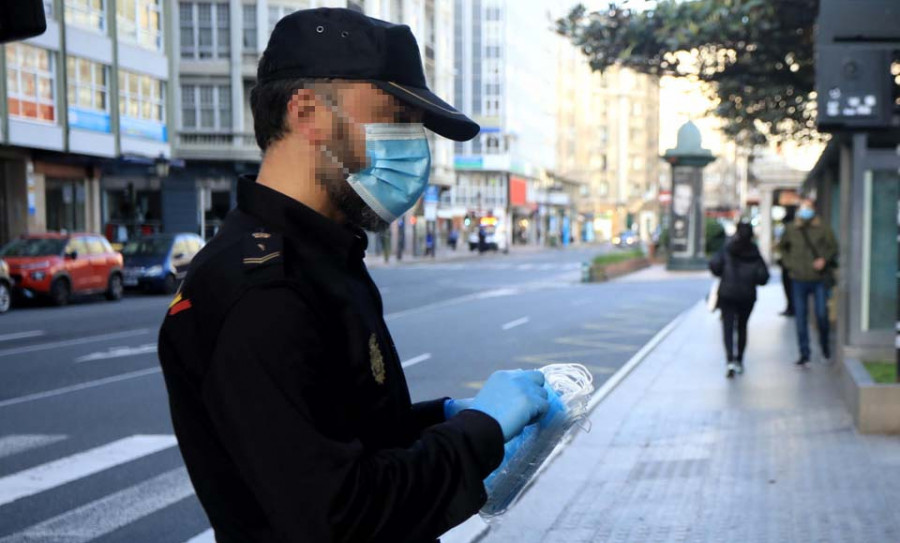 Los policías nacionales destinados en Galicia denuncian que no se les practicarán test