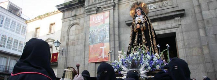 La procesión de Los Dolores despierta el fervor religioso de la Semana Santa