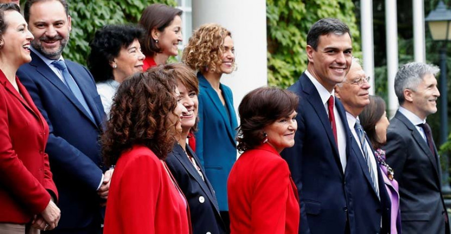Sectores del PSOE ven riesgos en el Gobierno de “marketing” de Sánchez
