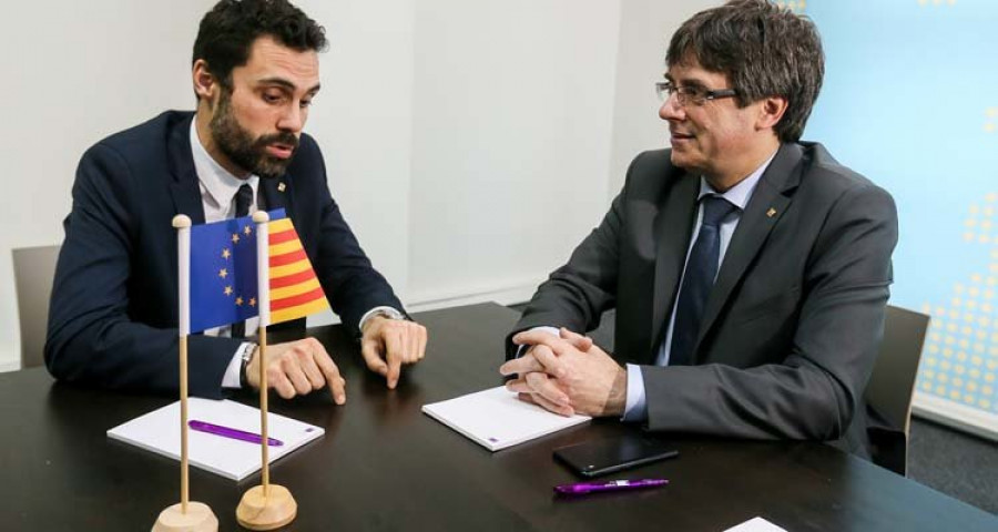 ERC se reúne con Puigdemont en Bruselas para intentar desbloquear 
la situación