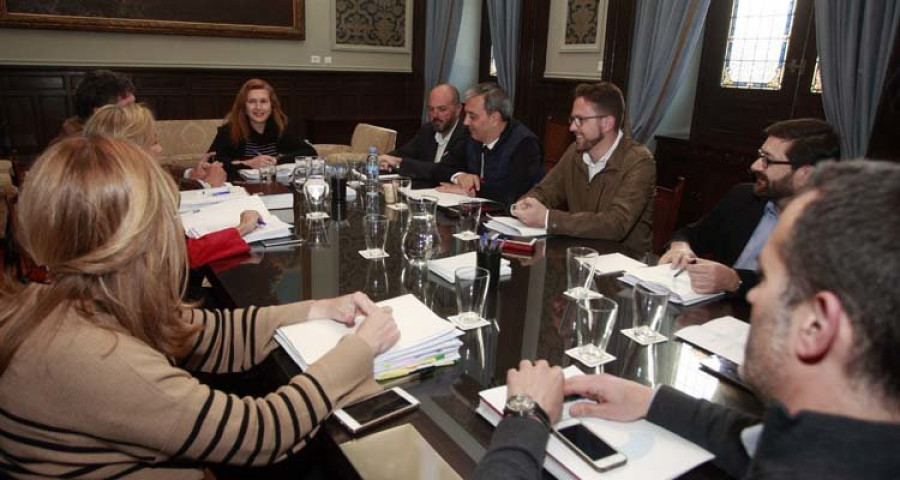 La Marea y el PSOE tendrán un mes intenso de reuniones por el presupuesto 
y otro modificado