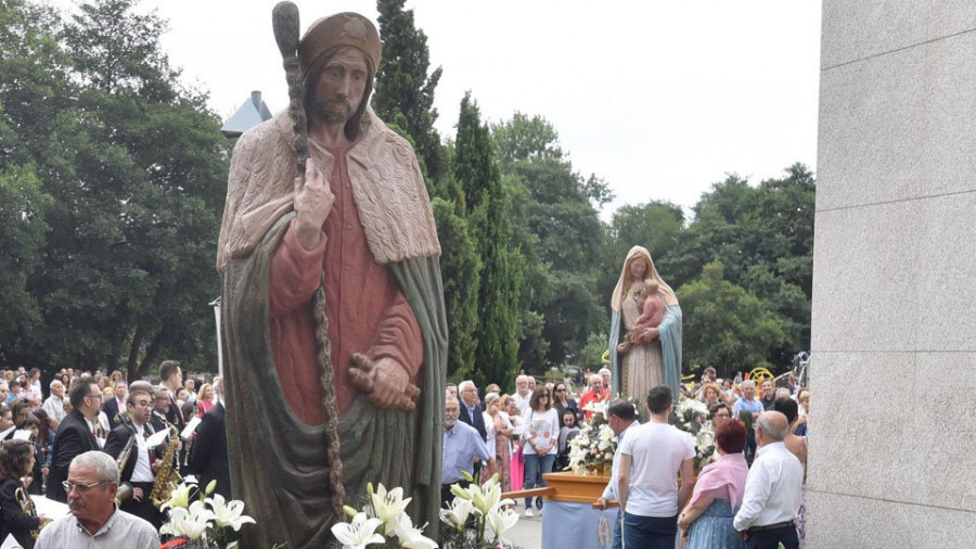 La lluvia no desluce la celebración del Apostol en el área metropolitana