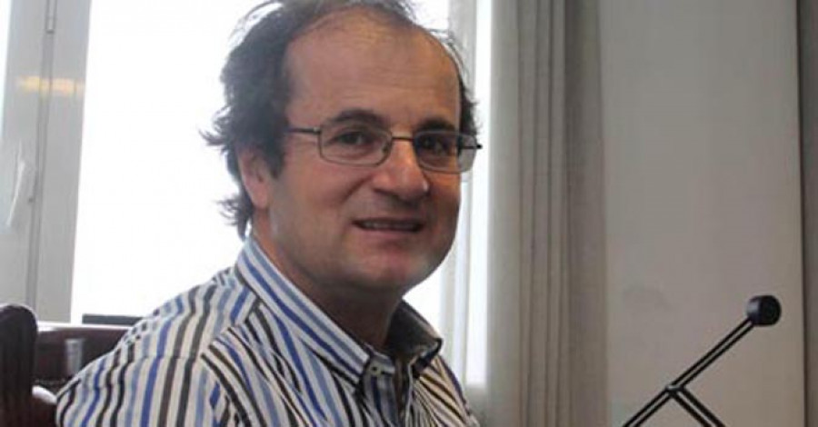 Salen a la venta nuevas ediciones de los dos últimos libros del coruñés Luis Anguita Juega