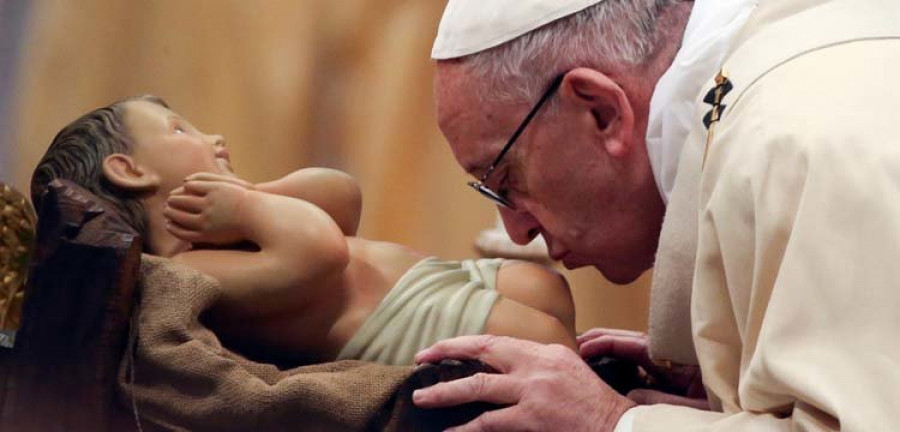 El papa pide imitar a los Reyes Magos 
y no dejar que se “anestesie el corazón”