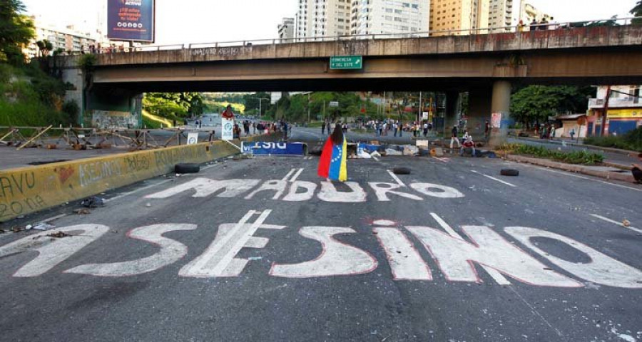 La oposición venezolana protesta contra el “fraude”  en las elecciones de la Constituyente