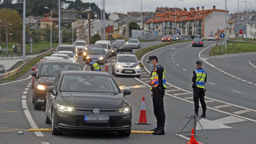 El cierre de la ciudad provoca que el tráfico caiga un 50% según las estimaciones  de la Guardia Civil