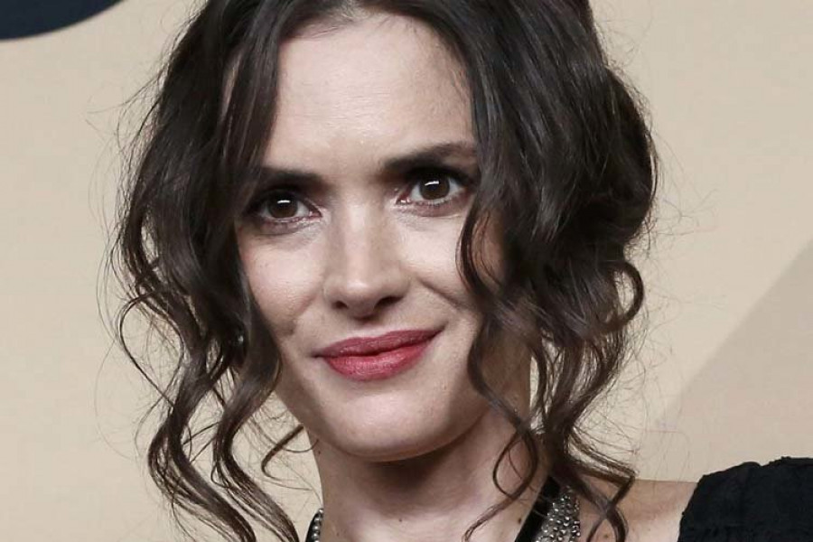 Un protagonista de ‘Stranger Things’ explica las muecas de Winona Ryder