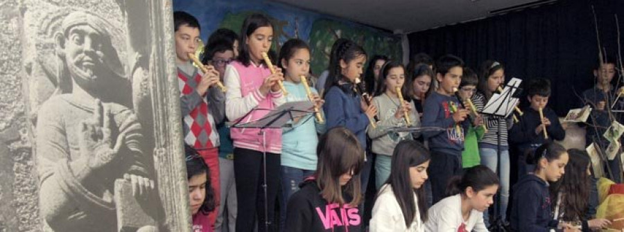 El códice Calixtino volvió a la actualidad el Día del Libro con un homenaje en un colegio