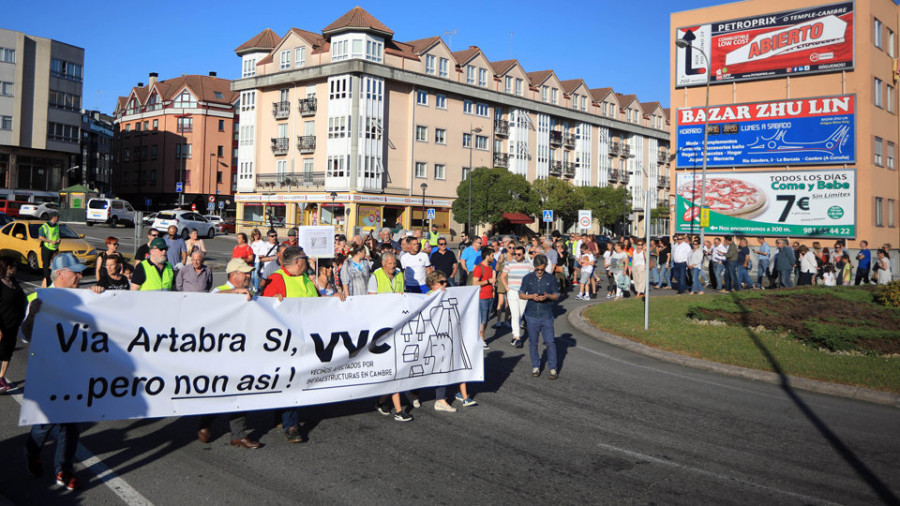 Afectados por la Vía Ártabra protestan contra el enlace que propone la Xunta