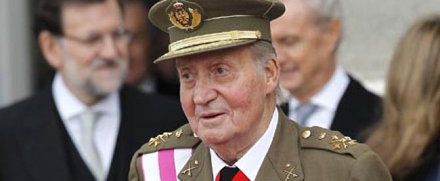 El rey pide a los militares que transmitan serenidad y trabajen por la seguridad