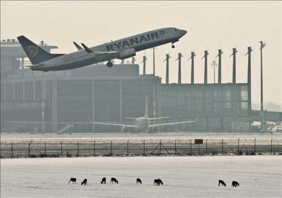 Ryanair permite desde hoy a los viajeros usar dispositivos móviles en vuelos