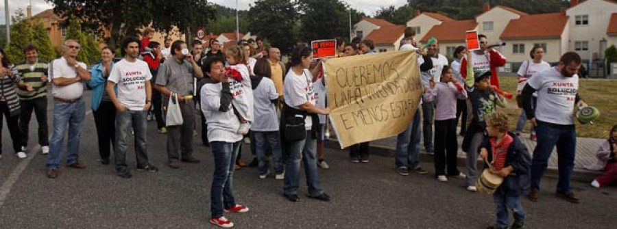 Residentes en la urbanización de Mesón da Auga denuncian nuevas deficiencias