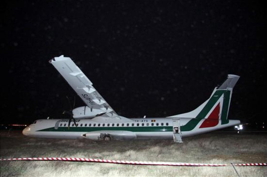 Un avión se sale de la pista en Roma y 16 personas resultan heridas