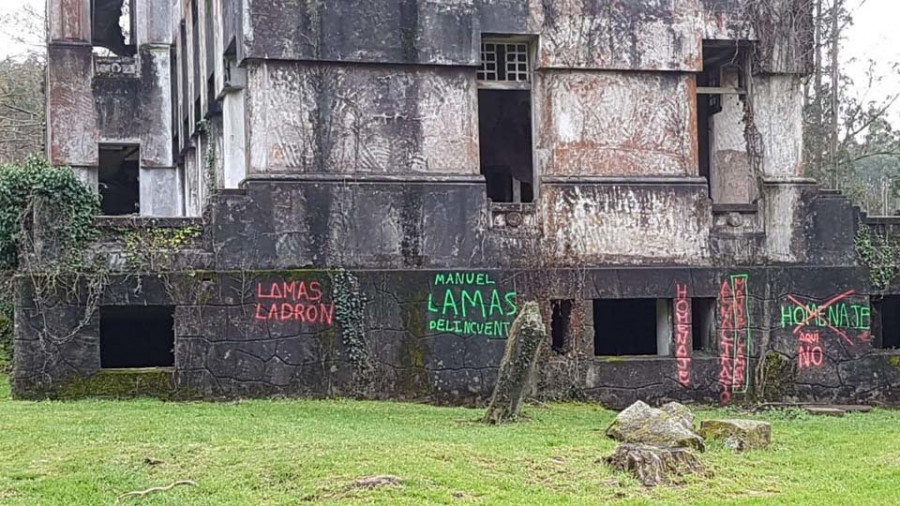 Denuncian la aparición de pintadas ofensivas en el sanatorio de Cesuras