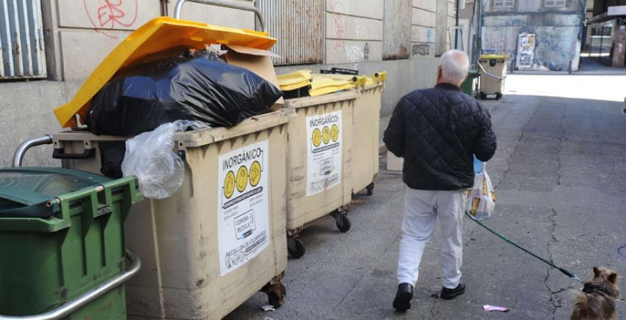 Los trabajadores de la recogida de basura solicitan una reunión con la Marea tras impugnar el contrato