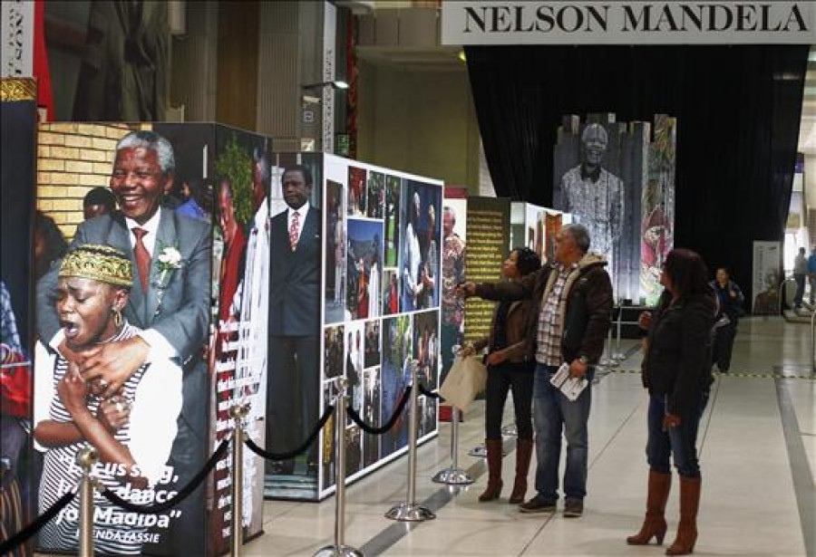 Nelson Mandela es capaz de "sentarse", según su hija menor