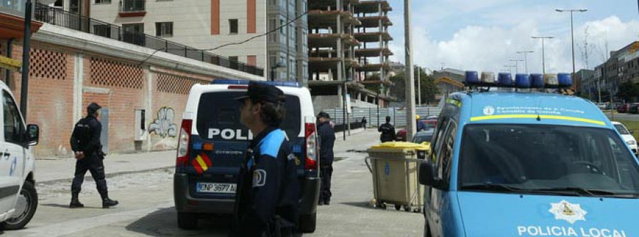 Medio centenar de los ocupantes del edificio de A Silva llegan de Penamoa