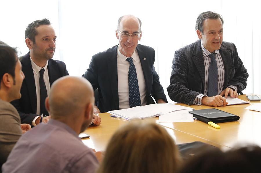 Galicia incorpora 60 profesionales al Sergas y aporta sobre 1,7 millones de euros para comprar material