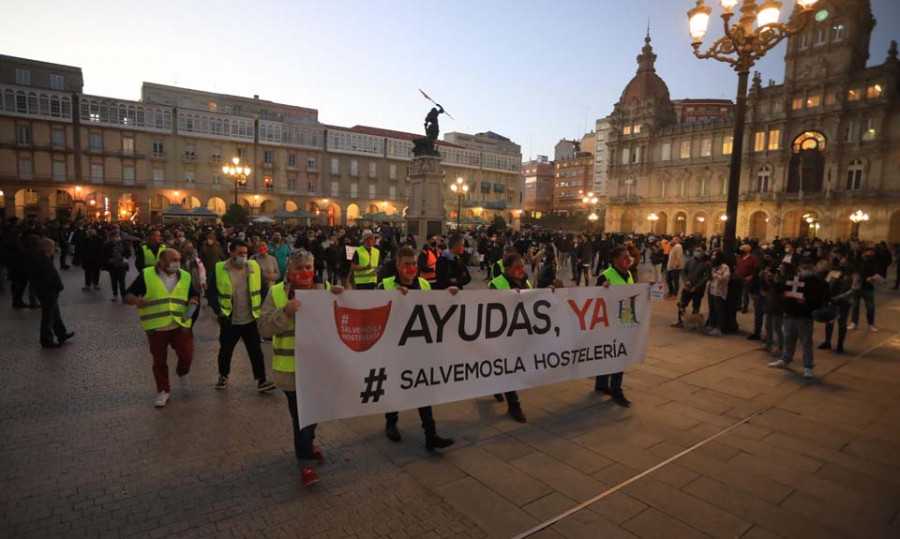 La hostelería de A Coruña se planta en María Pita para exigir ayudas