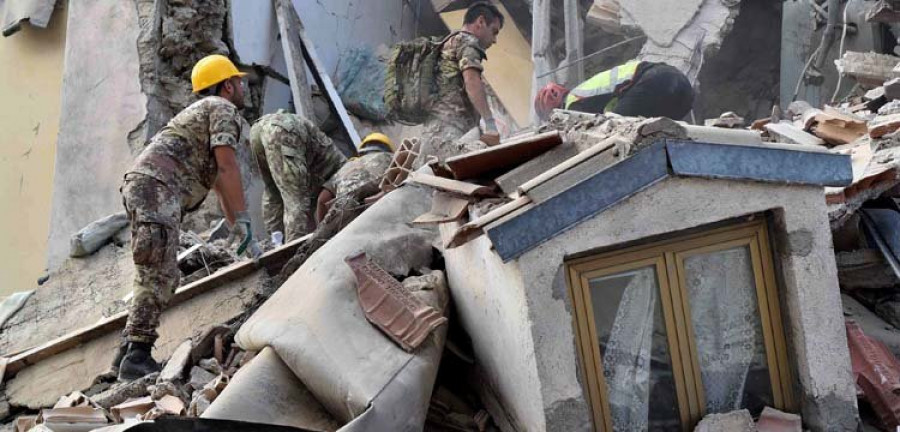 Un intenso terremoto sacude el centro de Italia y deja al menos 120 muertos