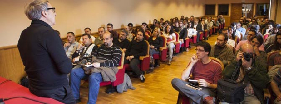 Manuel Outumuro abrió los actos del premio Ksado con una clase magistral