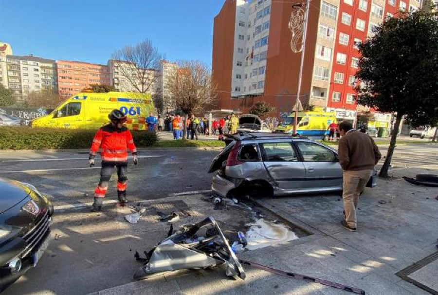 El 061 asistió a 10 personas debido a diez accidentes de tráfico registrados el fin de semana en Galicia