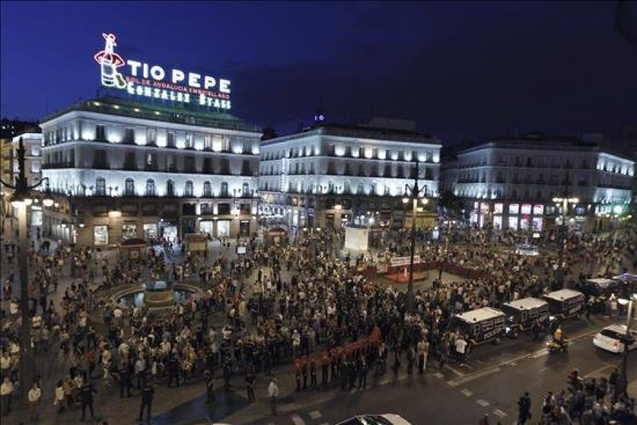 El cartel de Tío Pepe vuelve a brillar con luz propia en la Puerta del Sol