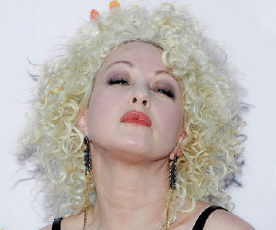 Cyndi Lauper compara a  Donald Trump con Hitler