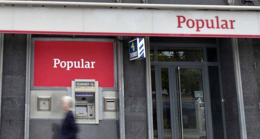 Un centenar de trabajadores gallegos del Popular se adhieren al ERE del Santander