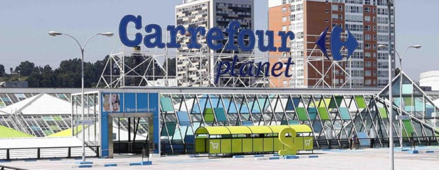 La cadena Carrefour adelanta su horario de apertura en los centros de toda Galicia