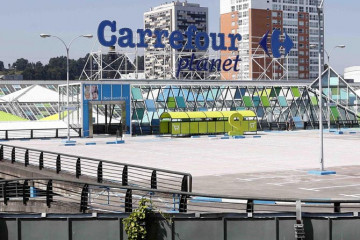 La cadena Carrefour adelanta su horario de apertura en los centros de toda Galicia