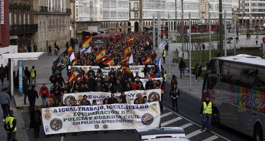 Casi cinco mil personas exigen igualdad salarial para policías nacionales y guardias civiles