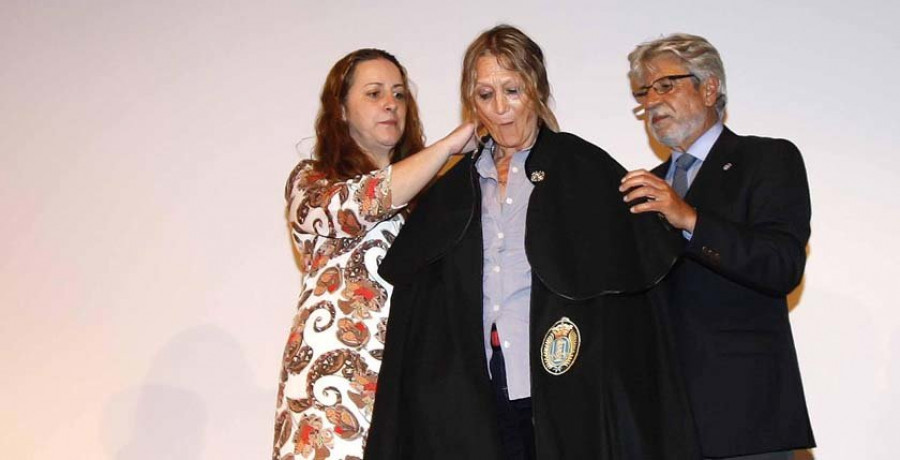 La Real Orden de Caballeros de María Pita nombra embajadora 
a la hermana de John Lennon