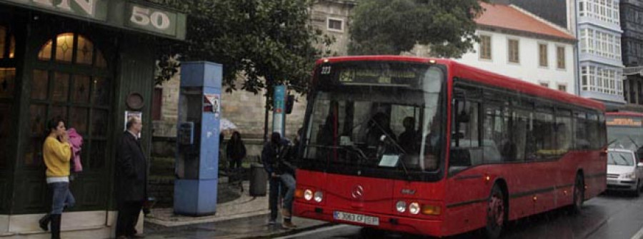 La oposición critica al gobierno local por la “abusiva” subida  de las tarifas del bus para 2014