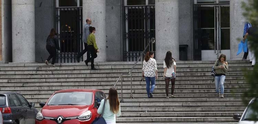 Varias alumnas denuncian por acoso sexual a un profesor de la Complutense