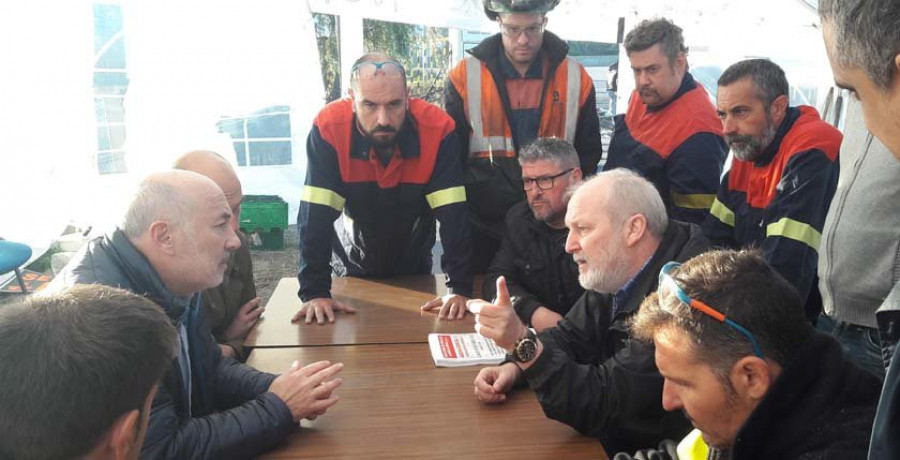 El delegado del Gobierno pide tiempo para poder encontrar compradores para  las plantas de Alcoa