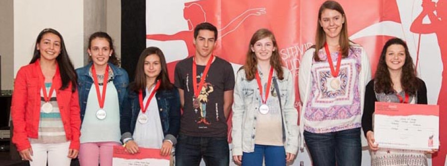 Coca-Cola premia a Alba Sánchez, del Liceo, en el concurso de relatos cortos