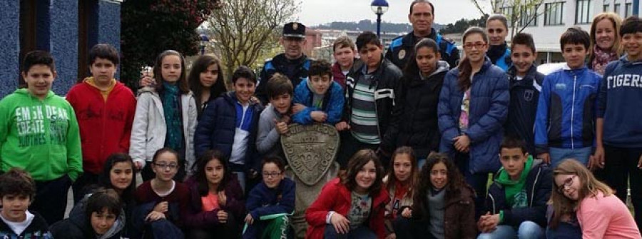 La Policía de Culleredo abre su sede a los escolares